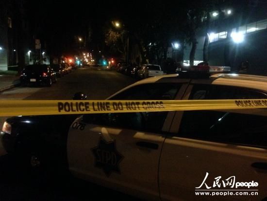 縱火案件發(fā)生在1月1日晚9時(shí)25分，舊金山當(dāng)?shù)鼐胶拖绬T幾分鐘內(nèi)趕到事故現(xiàn)場，并迅速撲滅了火情。記者1日晚趕到現(xiàn)場時(shí)，領(lǐng)館正門所在區(qū)域已經(jīng)被警察封鎖。