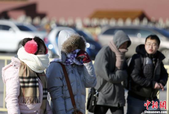 12月23日,京城迎來今年入冬以來最冷的時刻。受今年以來最強冷空氣影響,京城迎來入冬以來幅度最大的 12月23日,京城迎來今年入冬以來最冷的時刻。受今年以來最強冷空氣影響,京城迎來入冬以來幅度最大的