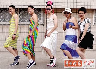 鄭州晚報記者 常亮/文 李云峰/供圖（河工大應屆畢業生）