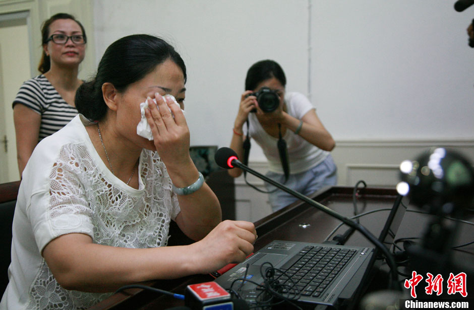 浙江江山韓亞空難親歷學生與國內家長進行視頻對話 中新社發(fā) 李晨韻/攝