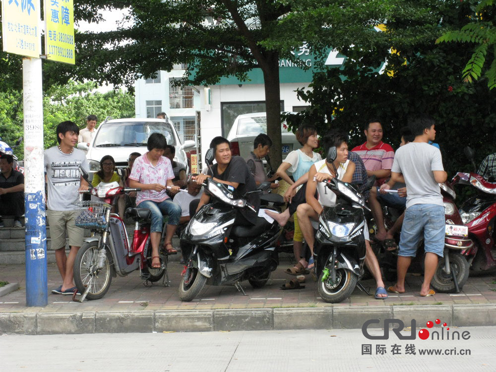 2013年07月10日，廣西壯族自治區(qū)北海市，依然有很多外地人聽(tīng)信謠言不肯離去。圖片來(lái)源：飛影/CF