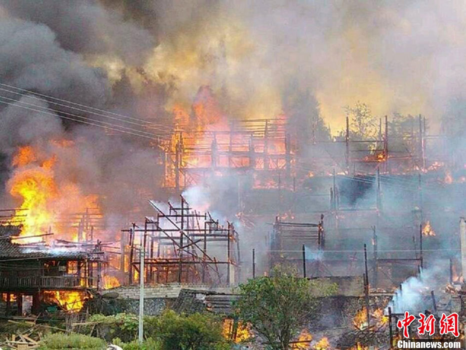 圖為火災現場。沫浠 攝 圖片來源:CFP視覺中國 圖為火災現場。沫浠 攝 圖片來源:CFP視覺中國