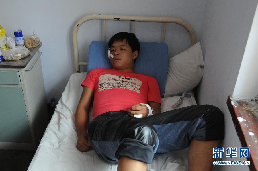 　8月20日，一名傷者在醫院接受救治。