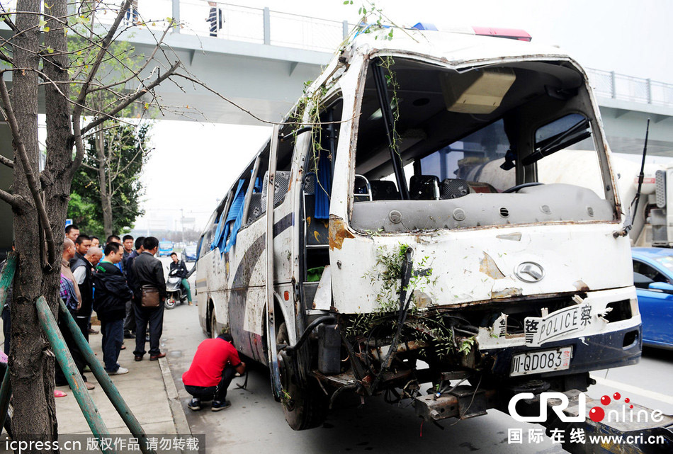 嫌疑人盜四川監獄警用大巴 高速路瘋狂逃竄被抓獲