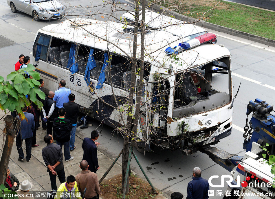 嫌疑人盜四川監獄警用大巴 高速路瘋狂逃竄被抓獲