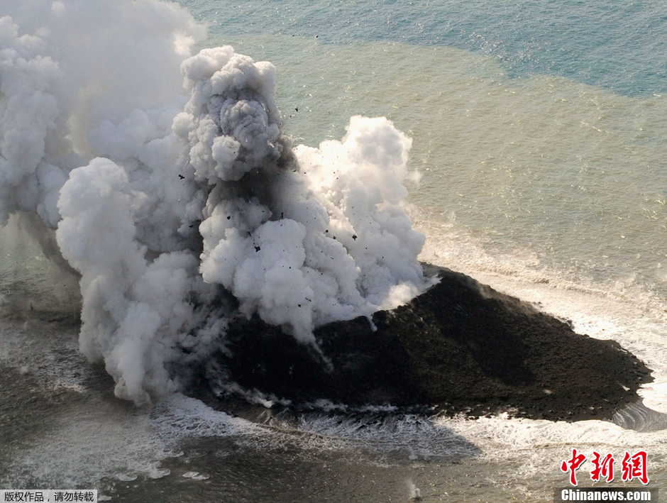 日小笠原諸島附近海域火山噴發形成新“島嶼” 日小笠原諸島附近海域火山噴發形成新“島嶼”