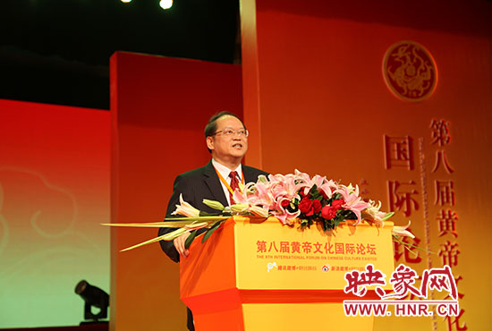 臺灣大學哲學系教授、美國耶魯大學哲學博士傅佩榮做演講