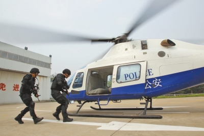 特警登機 特警登機