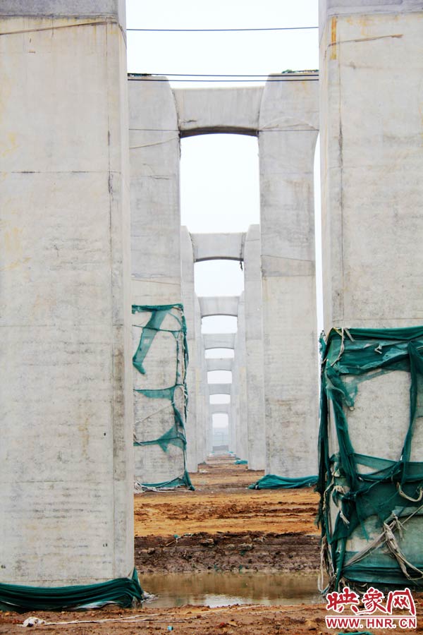 目前附近居民認(rèn)為“照目前的施工狀況看，年底主體完工已不太可能”。