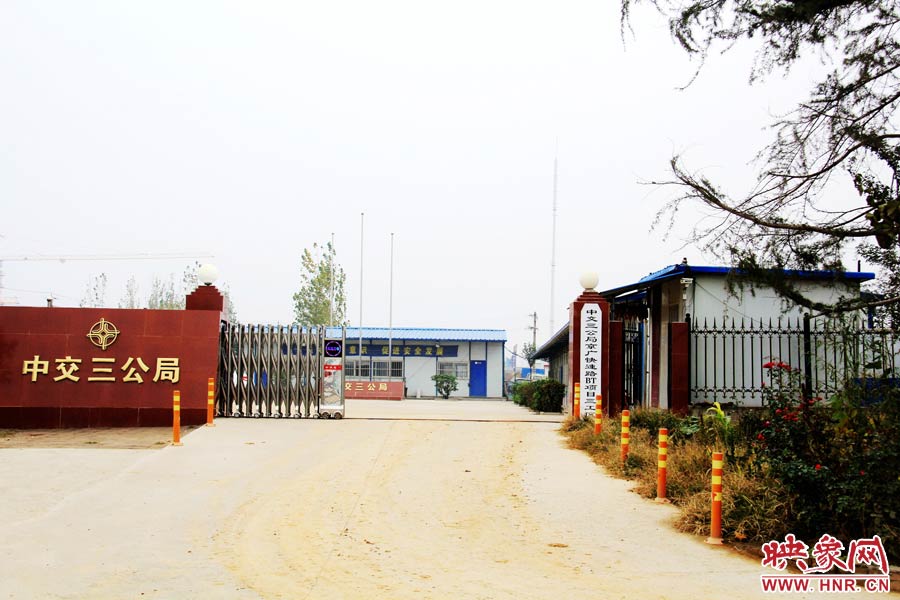 鄭州市京廣快速路南段三工區(qū)項(xiàng)目部還未撤離。