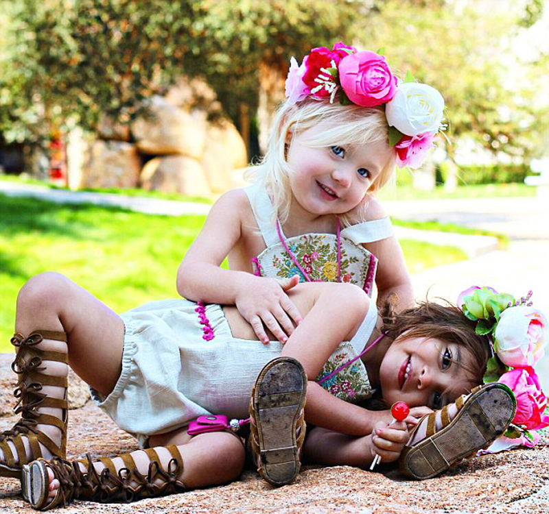 美國2歲蘿莉姐妹花走紅時尚圈 美國2歲蘿莉姐妹花走紅時尚圈