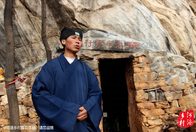在這個山洞住多久，他沒有時間表，他說要看自己的內(nèi)心，修行夠了就離開，如果需要繼續(xù)修行，就從這里“安老病死