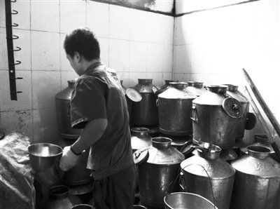 酒鬼酒自檢曾發現塑化劑超標 公司沒有太重視 酒鬼酒自檢曾發現塑化劑超標 公司沒有太重視