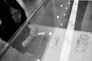 一個(gè)月前,昆明市博物館開(kāi)展了一次煉油和石化科普展覽,就市民們非常關(guān)心的中石油云南煉油項(xiàng)目進(jìn)行科普和解讀,市民對(duì)PX尤為感興趣。 一個(gè)月前,昆明市博物館開(kāi)展了一次煉油和石化科普展覽,就市民們非常關(guān)心的中石油云南煉油項(xiàng)目進(jìn)行科普和解讀,市民對(duì)PX尤為感興趣。