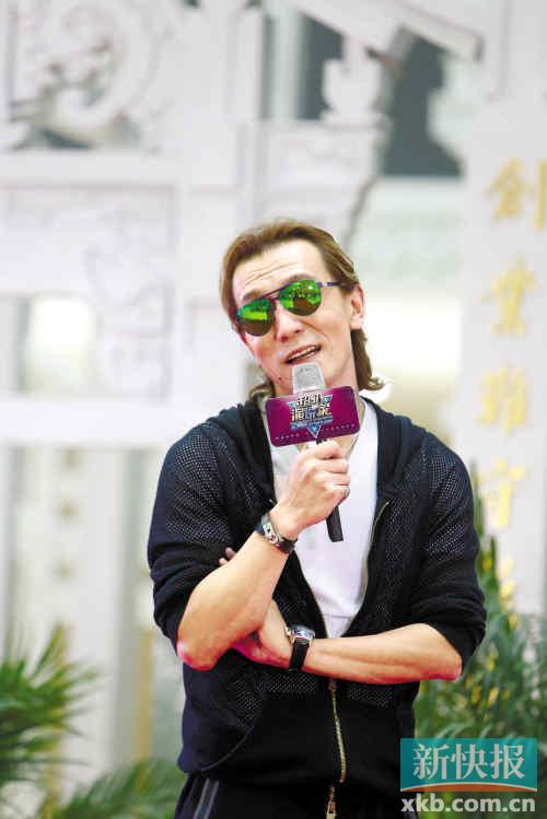 李詠被曝離開央視年薪千萬 李詠被曝離開央視年薪千萬