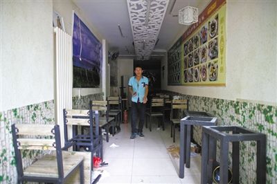 發生女童劫持事件的面館，事后現場一片狼藉。新京報記者 周崗峰 攝