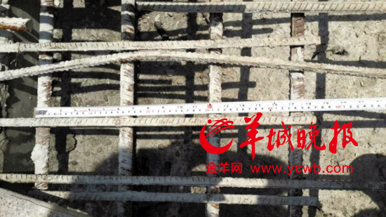 黃建清提供的E出入口鋼筋間距,顯示為15厘米 黃建清提供的E出入口鋼筋間距,顯示為15厘米