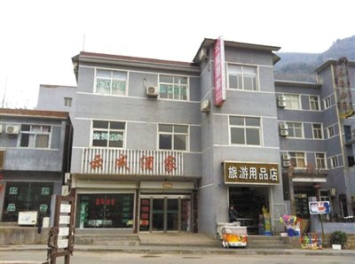 今年，胡萬林涉嫌非法行醫(yī)的地點(diǎn)，就在這座農(nóng)家賓館內(nèi)。