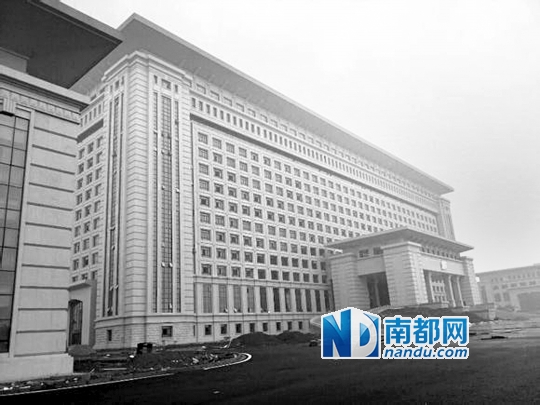 圖片顯示，湖南攸縣新建的發(fā)展中心樓群氣派，廣場龐大。 圖片來源：天涯論壇