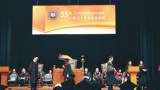 　浸會大學校長陳新滋拒絕為支持占中者頒發畢業證