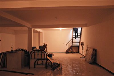 西城區大石虎胡同一處四合院內，挖出的地下室已經成型。