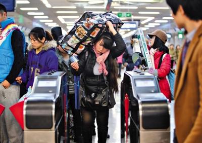 “網(wǎng)絡(luò)黃牛”配百兆寬帶搶票 0.1秒發(fā)現(xiàn)退票 “網(wǎng)絡(luò)黃牛”配百兆寬帶搶票 0.1秒發(fā)現(xiàn)退票