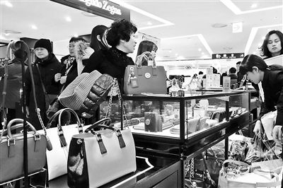 我國去年出境人數超過1億人次，境外消費超過1萬億元人民幣 供圖/CFP