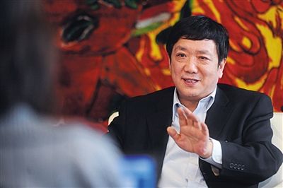 　政協(xié)委員、中國(guó)電力投資集團(tuán)總經(jīng)理陸啟洲稱，7800元是其每月基本工資。資料圖片/新京報(bào)記者 楊杰