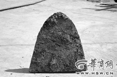 李老漢挖出的鏵 陳永輝/攝 李老漢挖出的鏵 陳永輝/攝