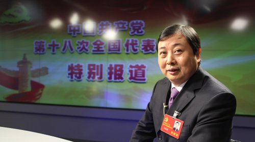 十八大代表，江蘇省江陰市華西村黨委書記、華西集團董事長吳協(xié)恩