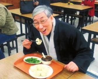 吳頌今到慶豐包子鋪找靈感。 吳頌今到慶豐包子鋪找靈感。