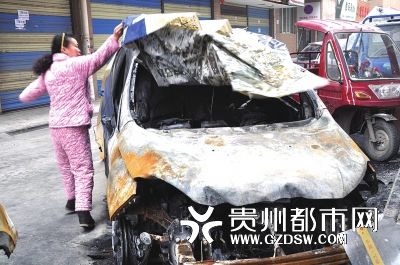 才跑8000公里的車被燒得不成樣子。