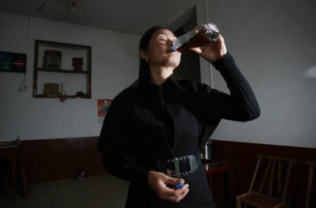 湖南村民牛羊糞泡水治癌 或因無法負擔醫藥費 湖南村民牛羊糞泡水治癌 或因無法負擔醫藥費