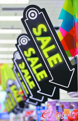 美國商場(chǎng)的促銷標(biāo)志。