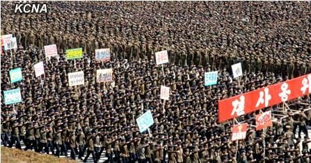 大會結束后，與會群眾舉行示威游行。