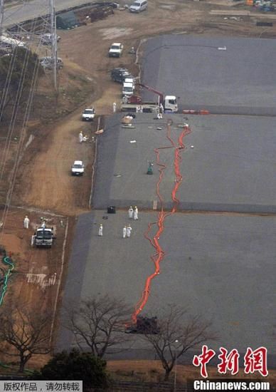 東京電力公司福島第一核電站一儲水池4月5日發(fā)生污水泄漏事故，維修人員自4月6日起，開始使用5臺水泵進(jìn)行污水轉(zhuǎn)移作業(yè)，目前已成功轉(zhuǎn)移13000噸污水，但是仍有47噸發(fā)生了泄露。事故發(fā)生3天以來，泄漏污水總量約167噸。