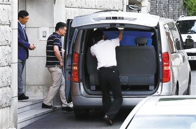 16日,為追征前總統(tǒng)全斗煥的非法資金,韓國檢察廳搜查其住宅和家族企業(yè)。