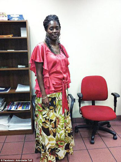 美國槍手闖小學劫持人質 女子