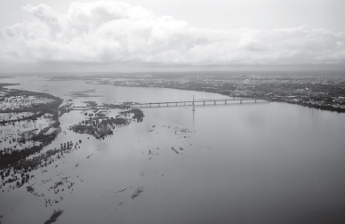 據目前估計，俄遠東地區因洪災造成的損失超過100億盧布。