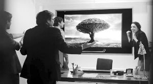 屏幕顯示樹的畫面,求職者獲知真相 屏幕顯示樹的畫面,求職者獲知真相