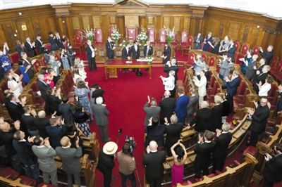 29日，倫敦，一對同性伴侶舉行結婚儀式。