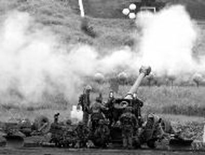 24日,日本陸上自衛(wèi)隊在進行演練 24日,日本陸上自衛(wèi)隊在進行演練