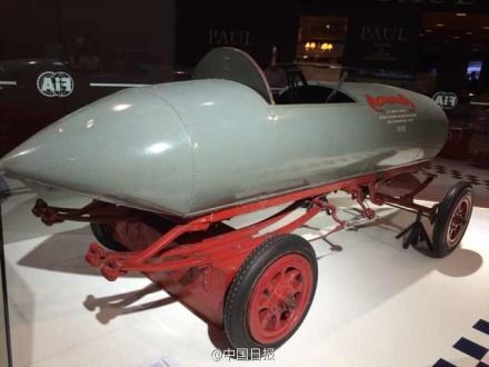 　2014年10月4日至10日的巴黎車展上世界首輛時(shí)速過(guò)百公里電動(dòng)車問(wèn)世。