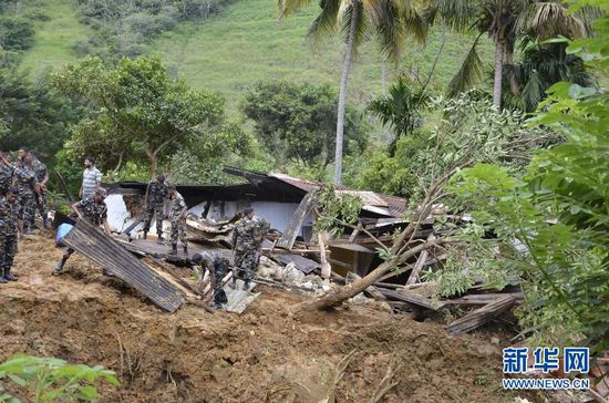 10月29日,斯里蘭卡救援部隊抵達山體滑坡災區展開救援。 10月29日,斯里蘭卡救援部隊抵達山體滑坡災區展開救援。