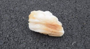 天降的屎塊。