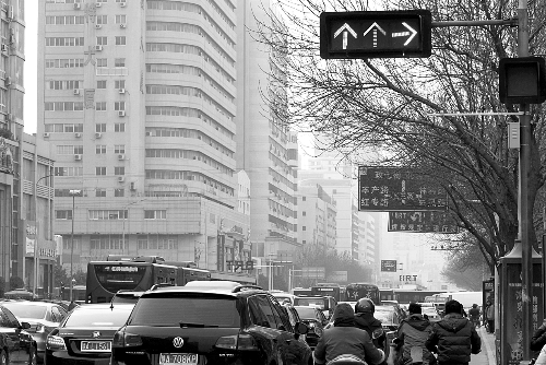 新交規“黃恐”引發擁堵? 這個真的有! 新交規“黃恐”引發擁堵? 這個真的有!