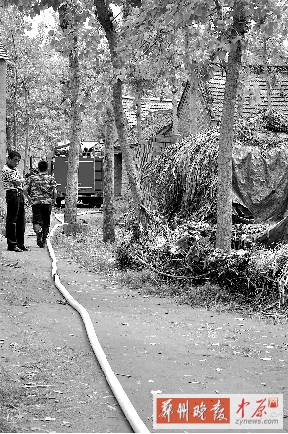 有關(guān)部門正在爆炸現(xiàn)場進行事故調(diào)查