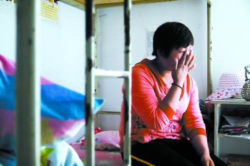 提起兒子的事，她忍不住落淚