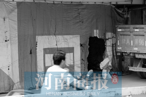 女尸就是在圍擋里面被發現的