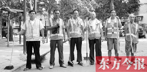 昨天下午6點，6名環衛工人相伴乘坐B1返回27公里外的花園口村。